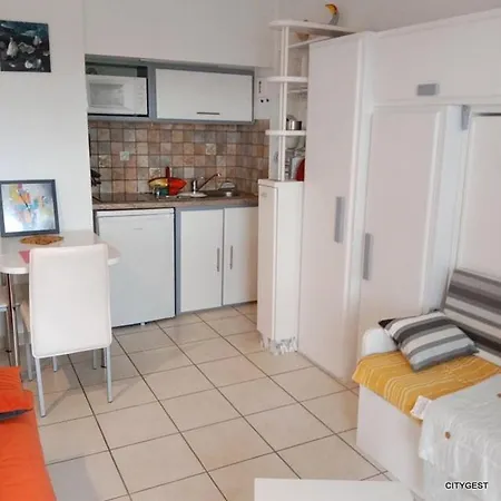 2 Personnes Proche Et Commerces - 2phoe504 *