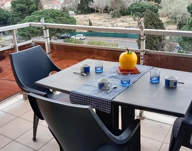 2 Personnes Proche Et Commerces - 2phoe504