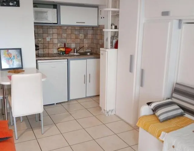 2 Personnes Proche Et Commerces - 2phoe504 *